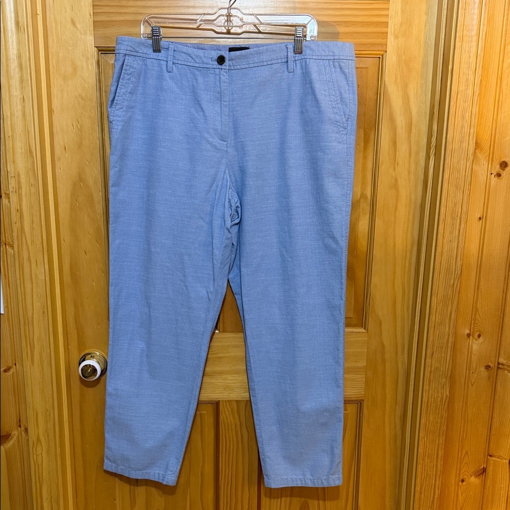 Talbots Light Blue Woman’s Relaxed Chambray Chino Pants, Size 16.